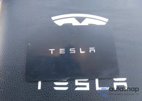 2021 Tesla Model Y Long Range Dual Motor All-Wheel Drive z USA, uszkodzony, nr VIN 5YJYGDEE0MF305337